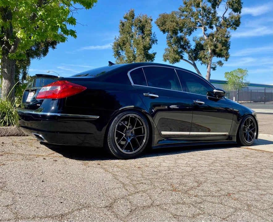 2012 Hyundai Genesis - Image 5 of 11