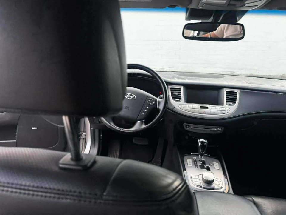 2012 Hyundai Genesis - Image 12 of 14