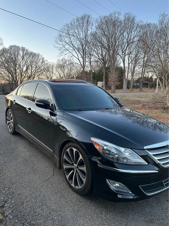2012 Hyundai Genesis - Image 2 of 10