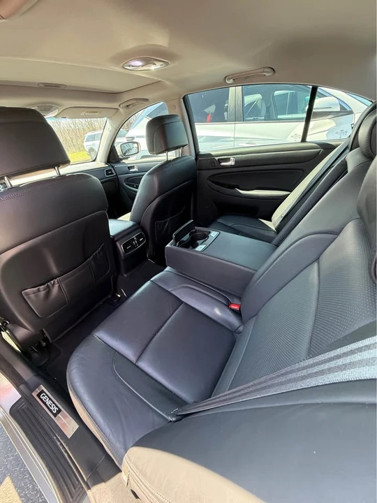 2012 Hyundai Genesis - Image 7 of 8