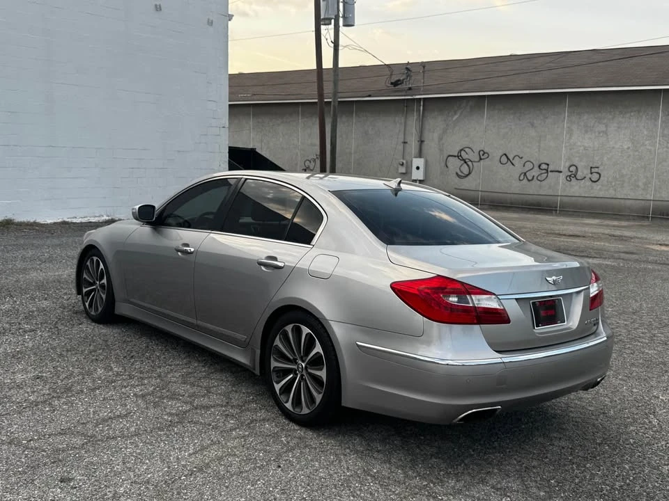 2012 Hyundai Genesis - Image 17 of 18