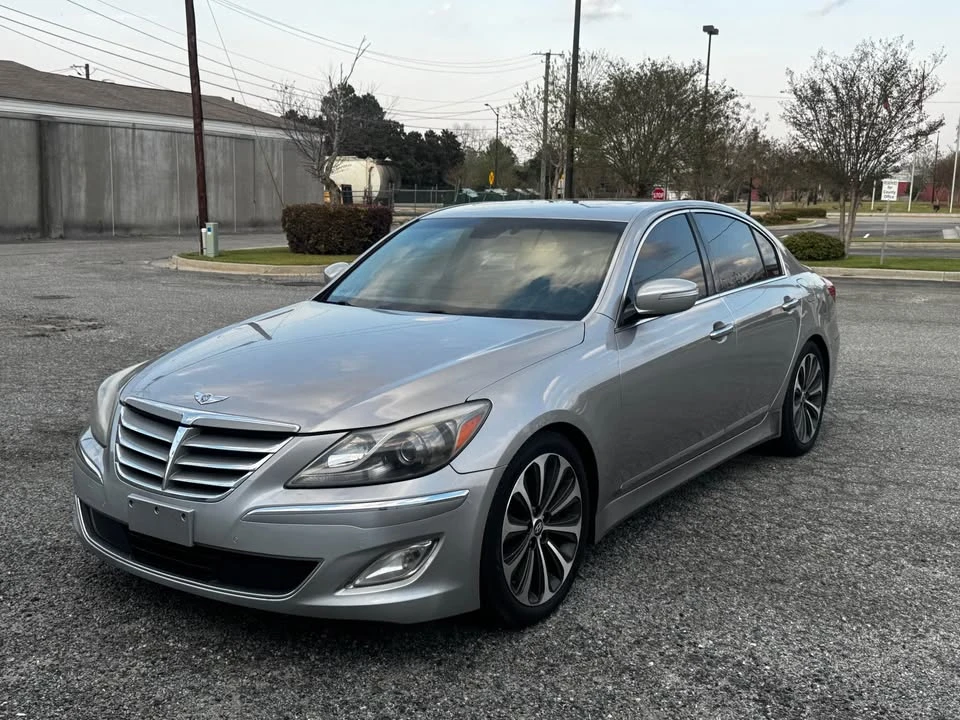 2012 Hyundai Genesis - Image 11 of 18