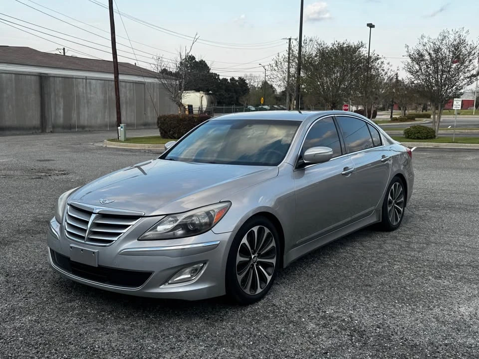 2012 Hyundai Genesis - Image 13 of 18
