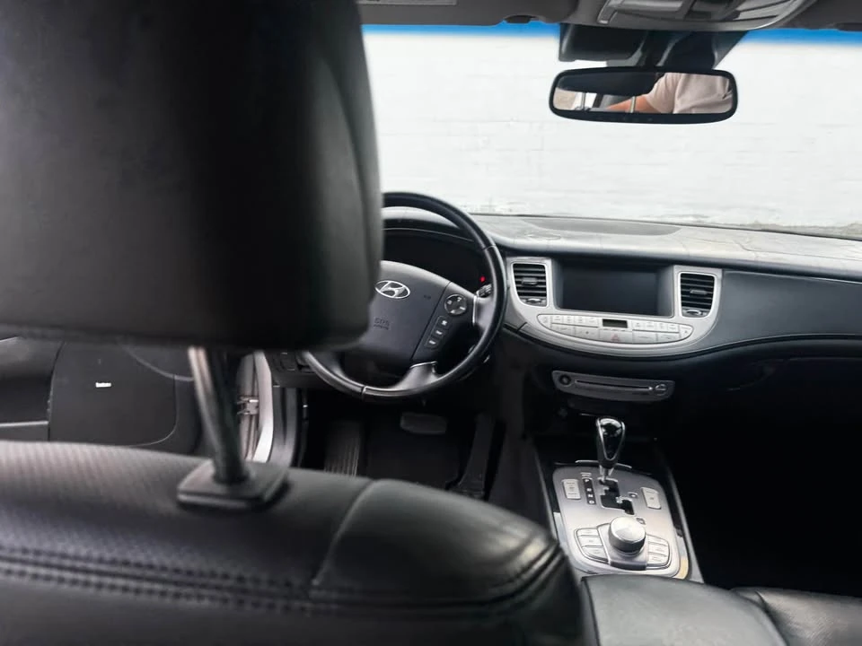 2012 Hyundai Genesis - Image 8 of 18
