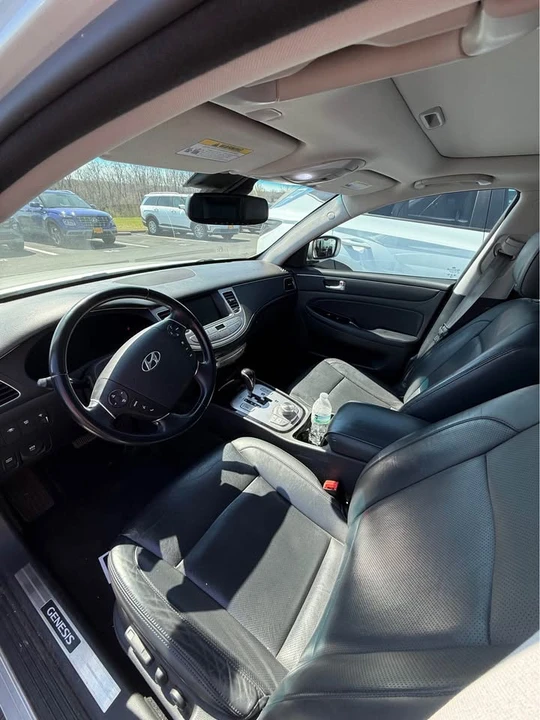 2012 Hyundai Genesis - Image 6 of 8