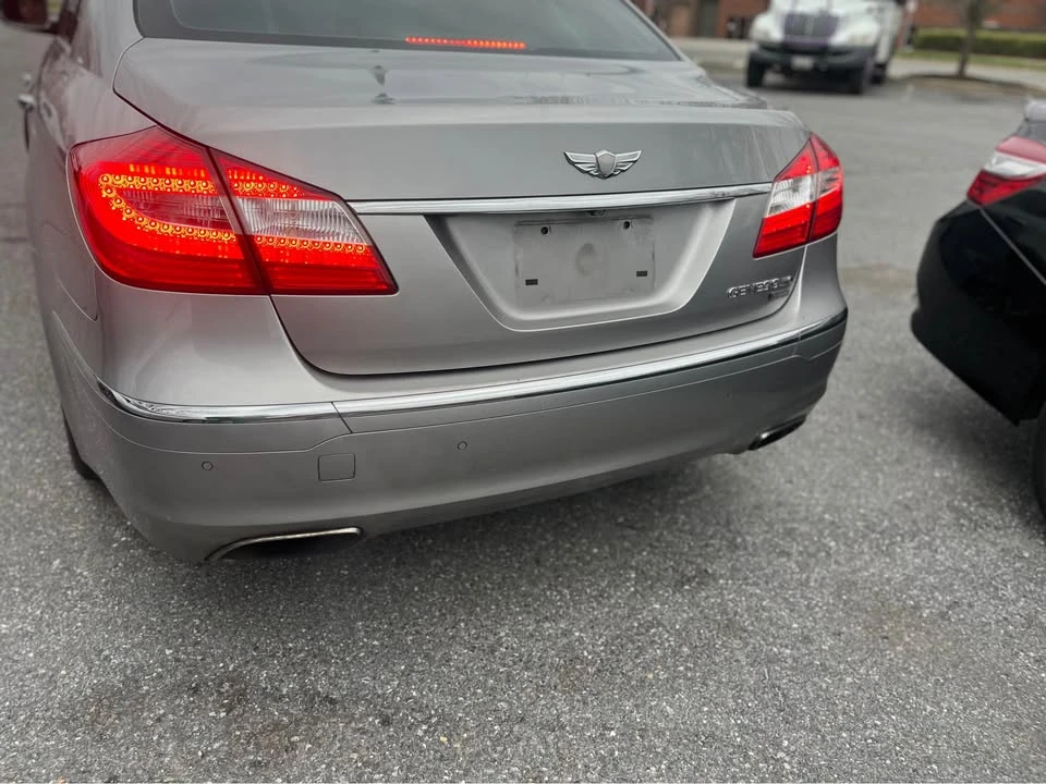 2012 Hyundai Genesis - Image 6 of 10