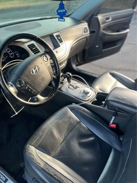 2012 Hyundai Genesis - Image 11 of 14