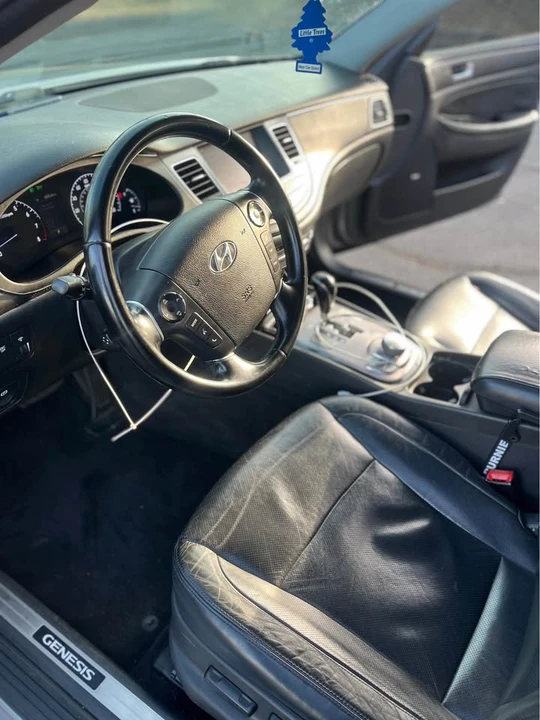 2012 Hyundai Genesis - Image 8 of 10