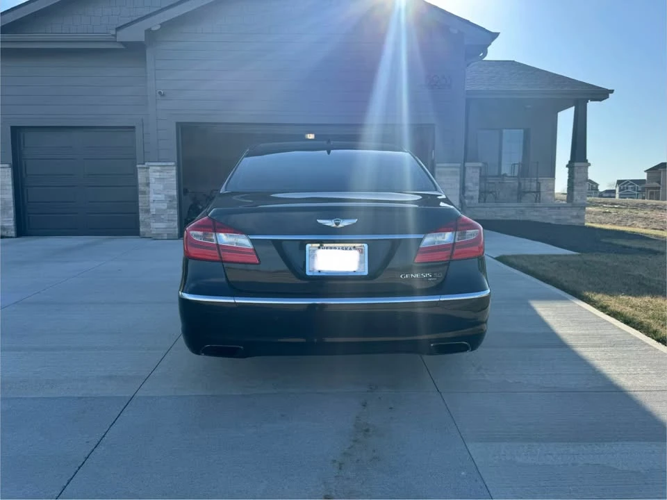 2012 Hyundai Genesis - Image 5 of 10