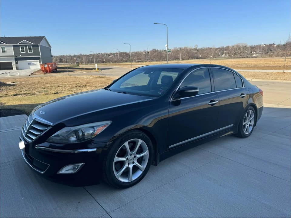 2012 Hyundai Genesis - Image 2 of 10