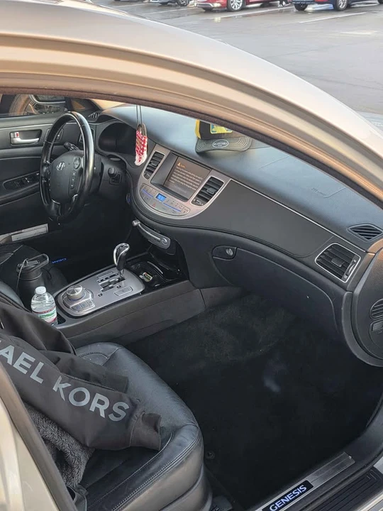 2012 Hyundai Genesis - Image 16 of 20