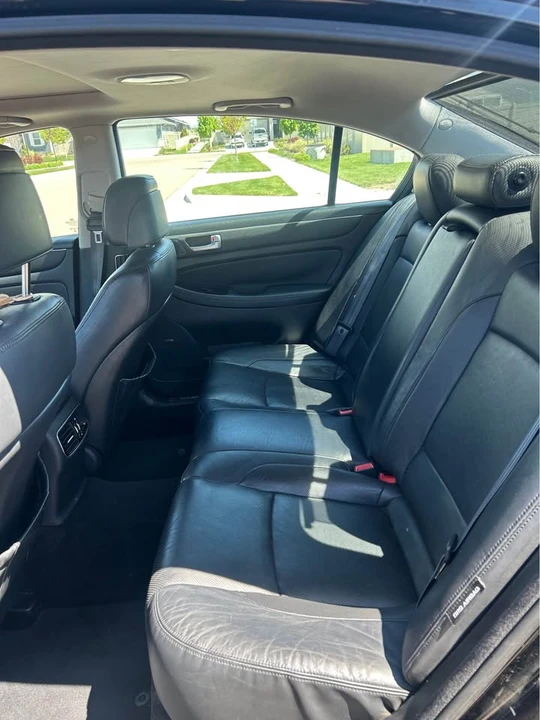 2012 Hyundai Genesis - Image 6 of 10