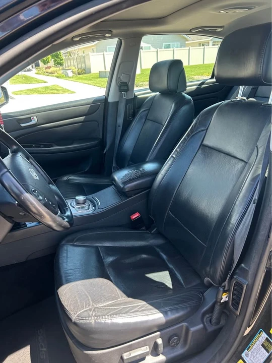 2012 Hyundai Genesis - Image 5 of 10