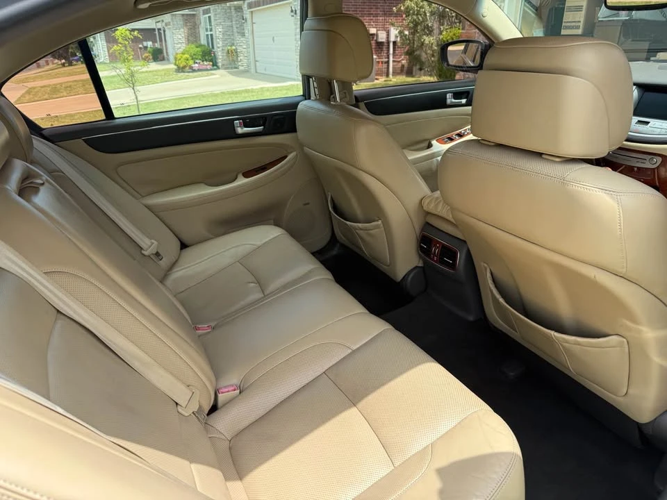 2012 Hyundai Genesis - Image 17 of 18