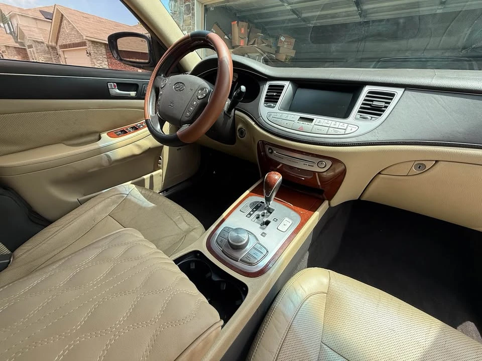 2012 Hyundai Genesis - Image 8 of 18