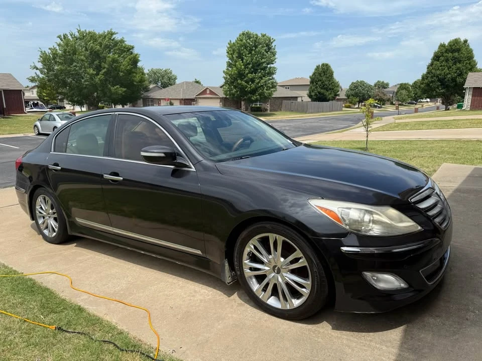 2012 Hyundai Genesis - Image 2 of 18