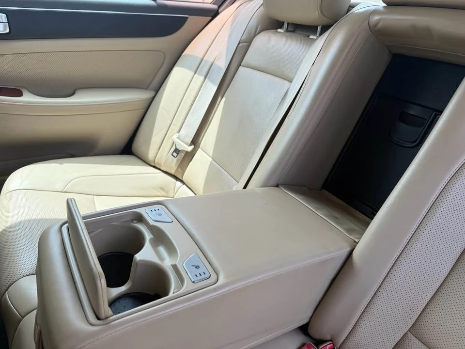 2012 Hyundai Genesis - Image 14 of 18