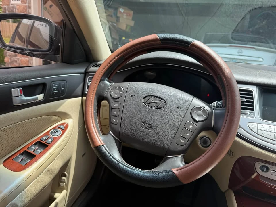 2012 Hyundai Genesis - Image 7 of 18
