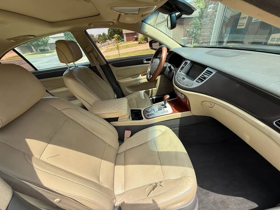 2012 Hyundai Genesis - Image 9 of 18