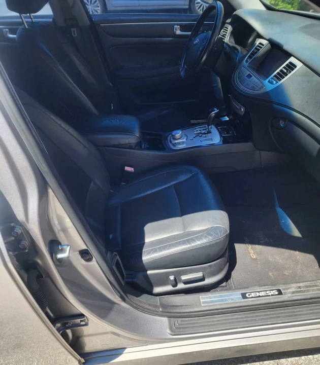 2012 Hyundai Genesis - Image 13 of 19