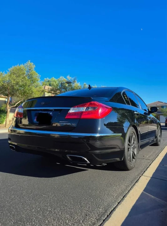 2012 Hyundai Genesis - Image 7 of 14