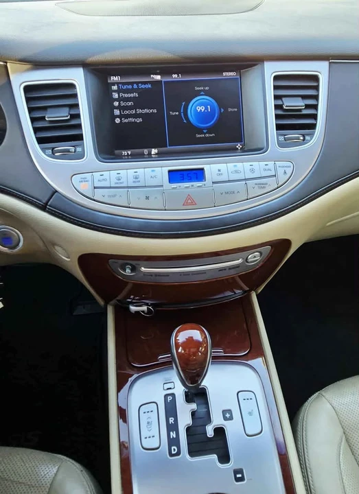 2012 Hyundai Genesis - Image 13 of 15
