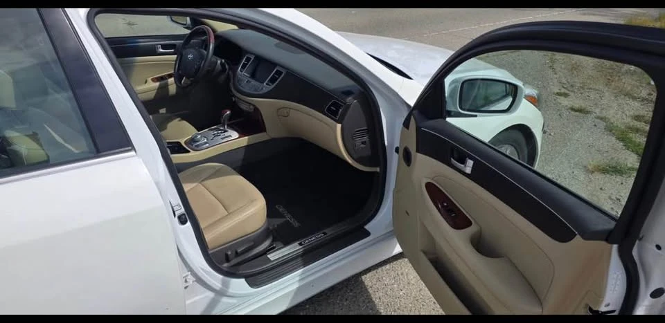 2012 Hyundai Genesis - Image 17 of 17