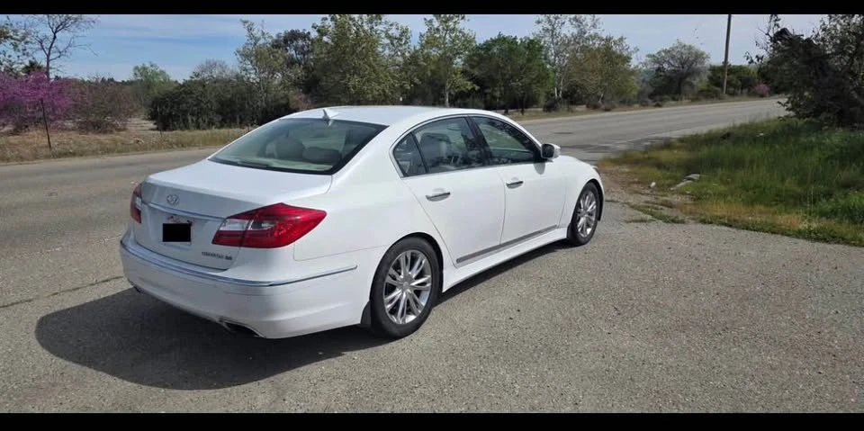 2012 Hyundai Genesis - Image 5 of 17