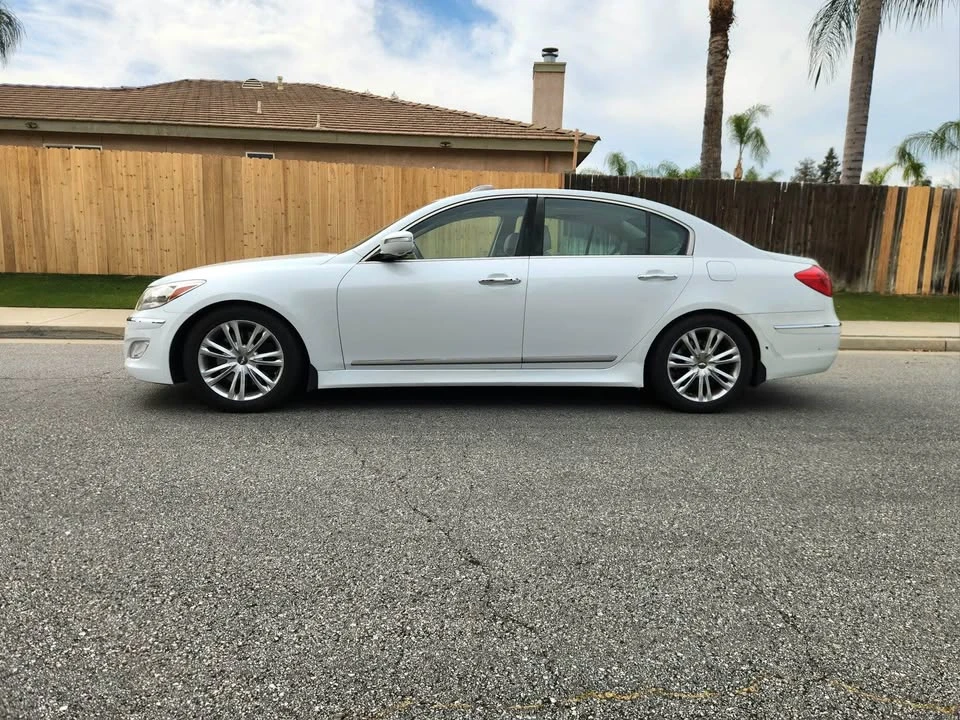 2012 Hyundai Genesis - Image 5 of 6