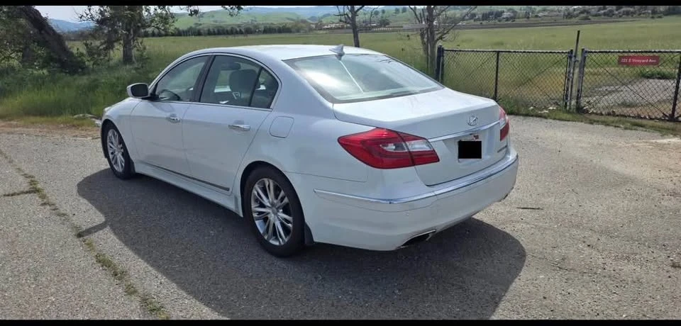 2012 Hyundai Genesis - Image 7 of 17