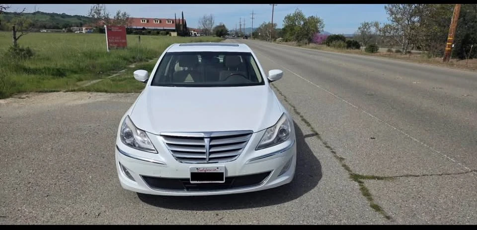 2012 Hyundai Genesis - Image 2 of 17