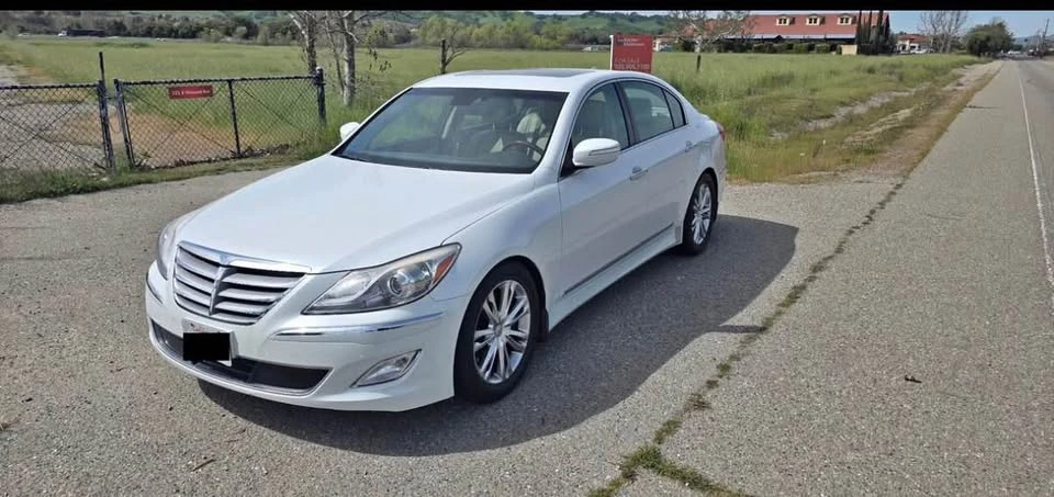 2012 Hyundai Genesis - Image 3 of 17