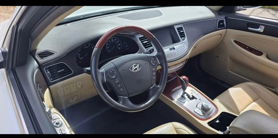 2012 Hyundai Genesis - Image 11 of 17