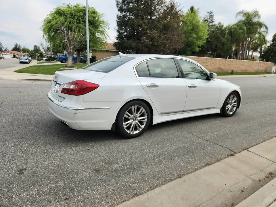 2012 Hyundai Genesis - Image 2 of 6