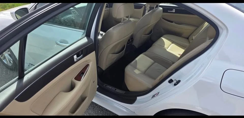 2012 Hyundai Genesis - Image 13 of 17