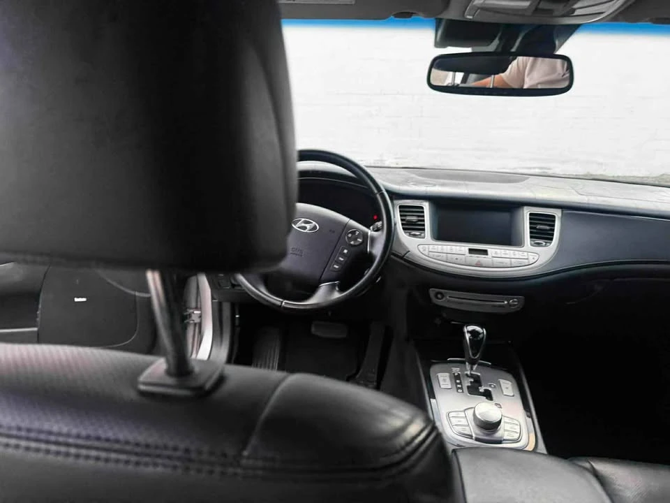 2012 Hyundai Genesis - Image 8 of 18
