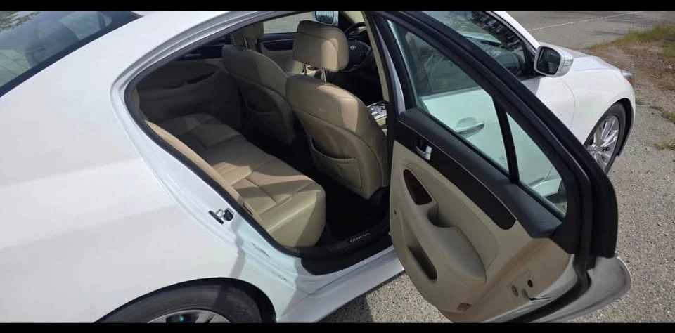 2012 Hyundai Genesis - Image 16 of 17