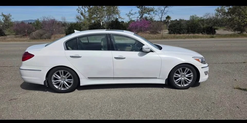 2012 Hyundai Genesis - Image 6 of 17