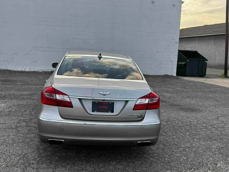 2012 Hyundai Genesis - Image 17 of 18