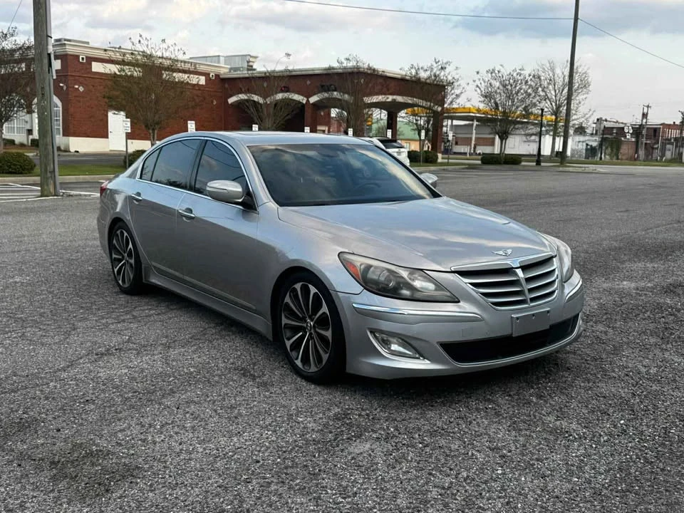 2012 Hyundai Genesis - Image 15 of 18