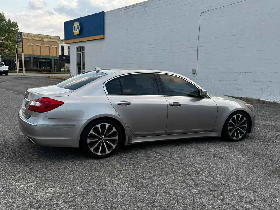 2012 Hyundai Genesis - Image 16 of 18