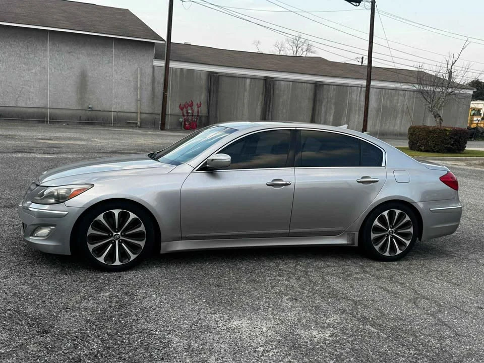2012 Hyundai Genesis - Image 13 of 18