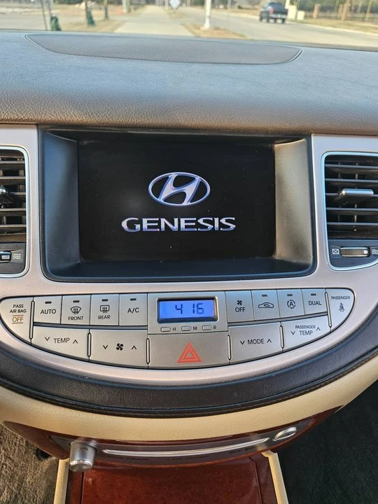 2012 Hyundai Genesis - Image 11 of 20