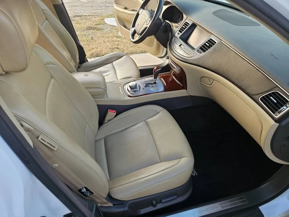 2012 Hyundai Genesis - Image 8 of 20