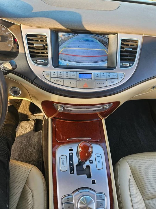 2012 Hyundai Genesis - Image 13 of 20