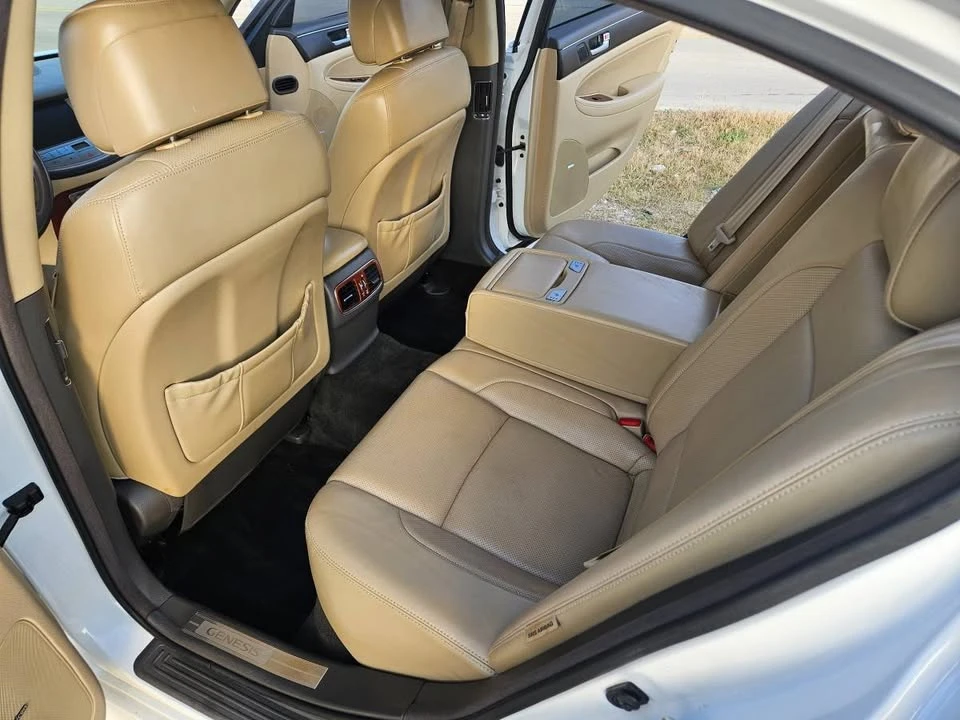 2012 Hyundai Genesis - Image 15 of 20