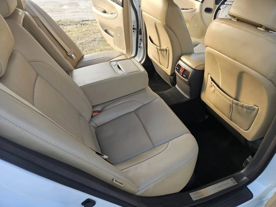 2012 Hyundai Genesis - Image 16 of 20