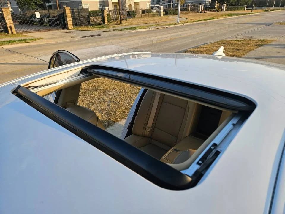 2012 Hyundai Genesis - Image 18 of 20