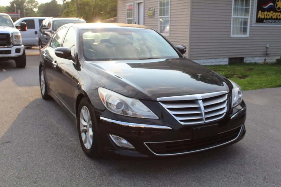 2012 Hyundai Genesis - Image 2 of 15