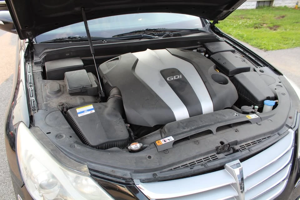 2012 Hyundai Genesis - Image 15 of 15